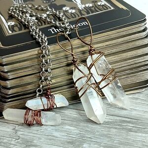 Quartz Pendulum, Dowsing Divination Healing Metaphysical Spiritual Reiki